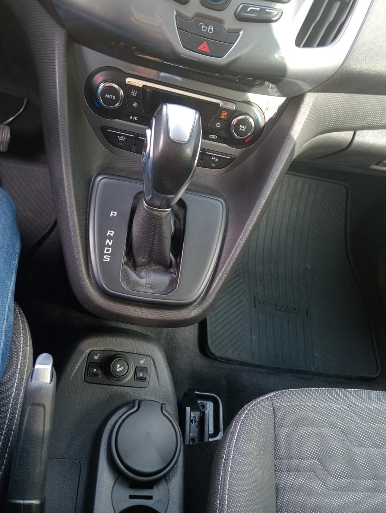 Ford Tourneo Connect Pianale ribassato con rampa disabili in carrozzina