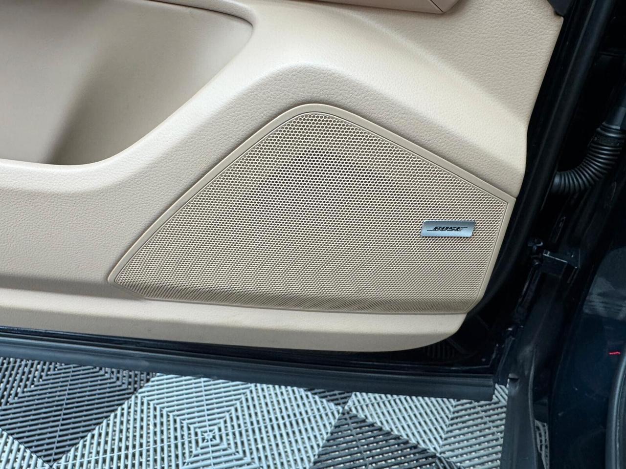 Porsche Cayenne 3.0 V6 E-Hybrid Platinum Edition (119)