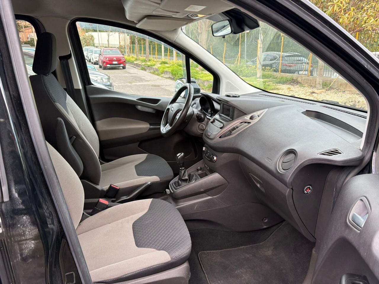 Ford Tourneo Courier 5 p.o.s.t.i. TDCI