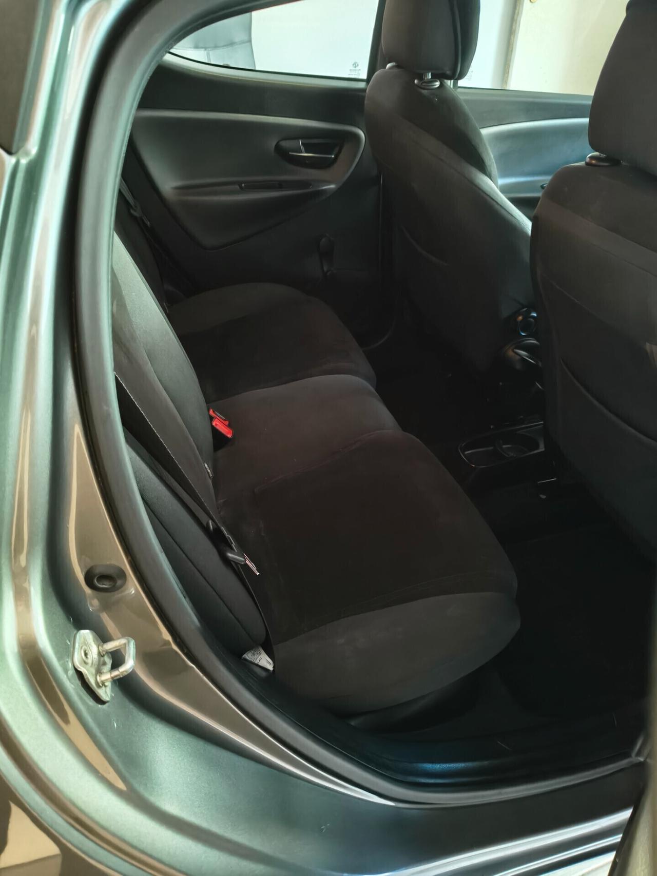 Lancia Ypsilon 5 porte Metano Ecochic Gold