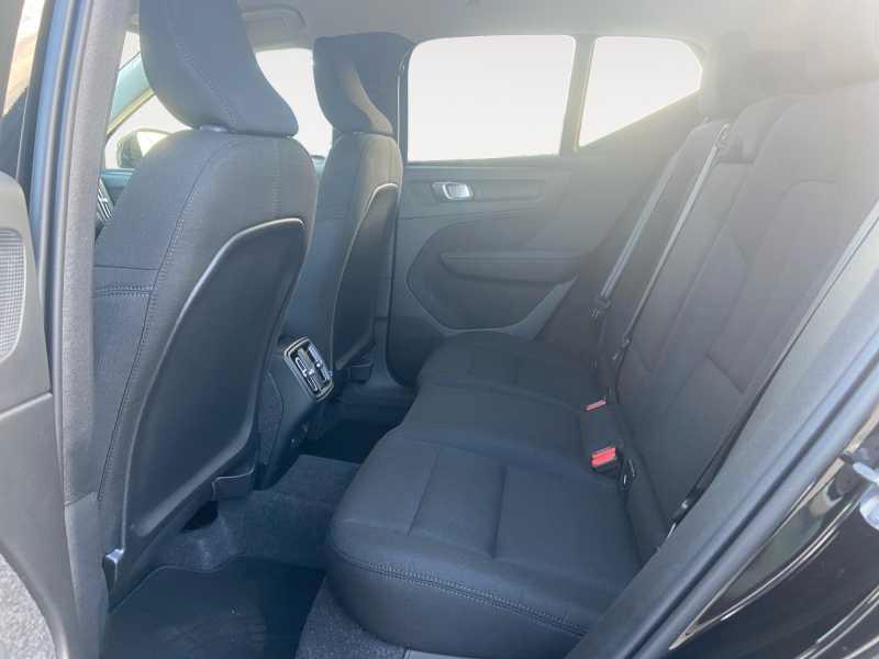 VOLVO XC40 2.0 b3 EssenTiaL AuTo