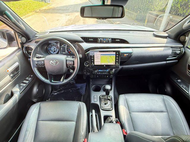 TOYOTA Hilux 2.8 D A/T 4WD Double Cab Invincible IVA ESPOSTA