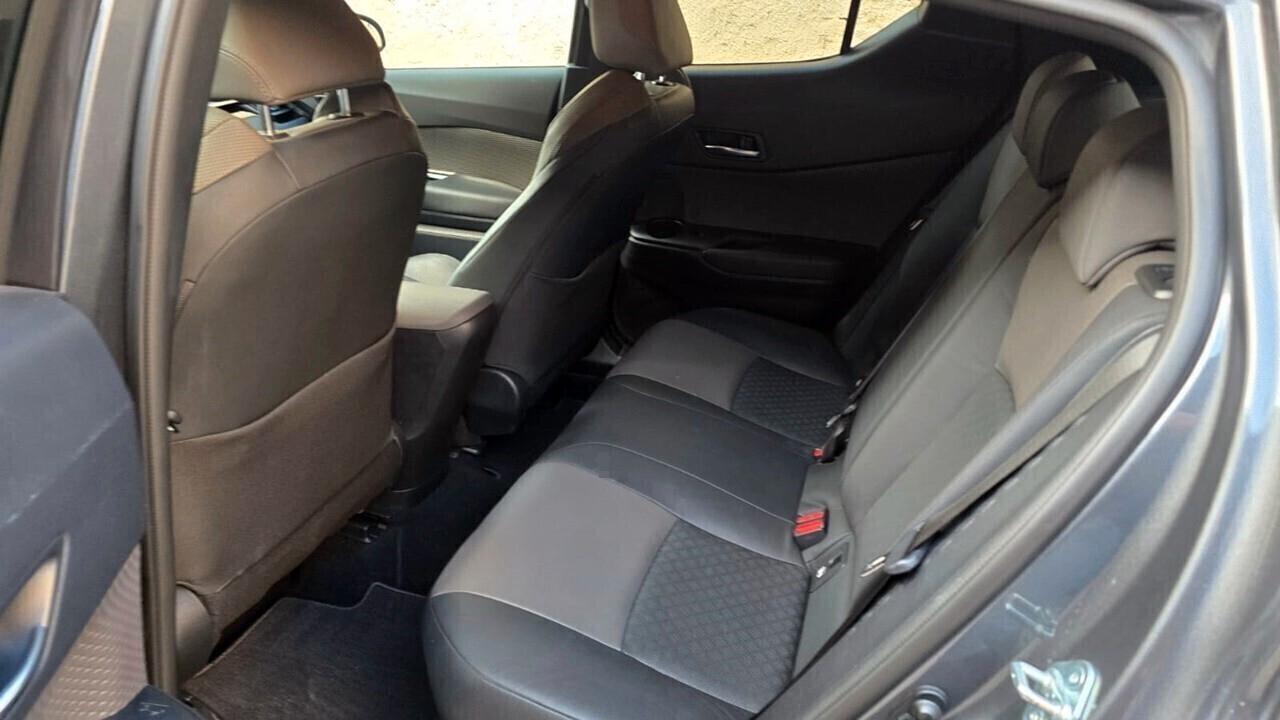 Toyota C-HR 1.8 Hybrid E-CVT Lounge