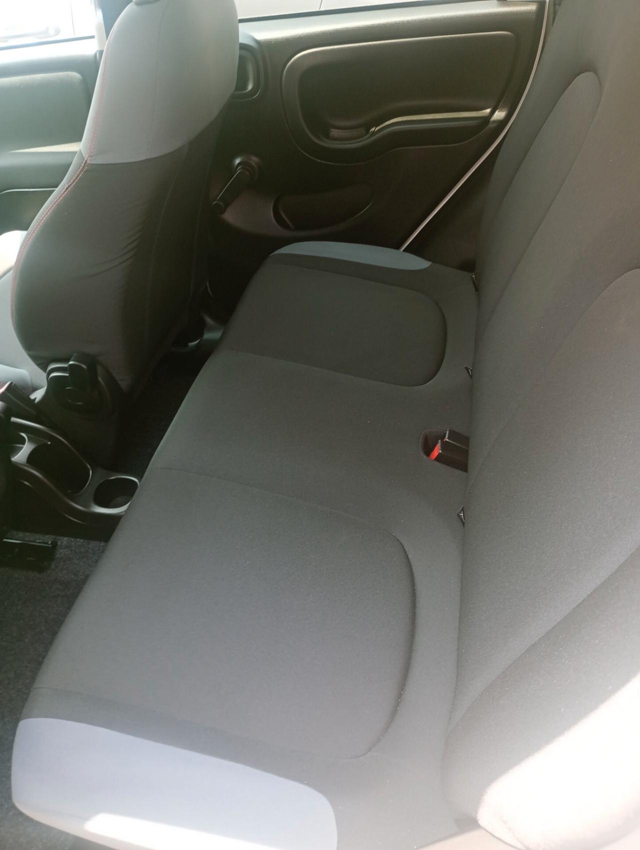 Fiat Panda 1.2 Lounge uconnect,pari al nuovo.