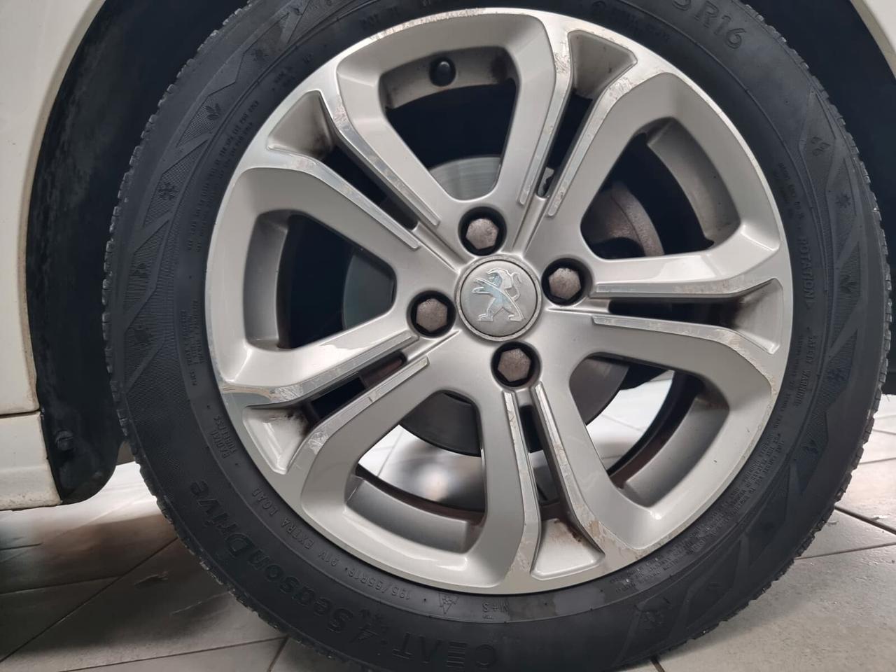 Peugeot 208 1.2 VTi 3 porte Allure NEOPATENTATI