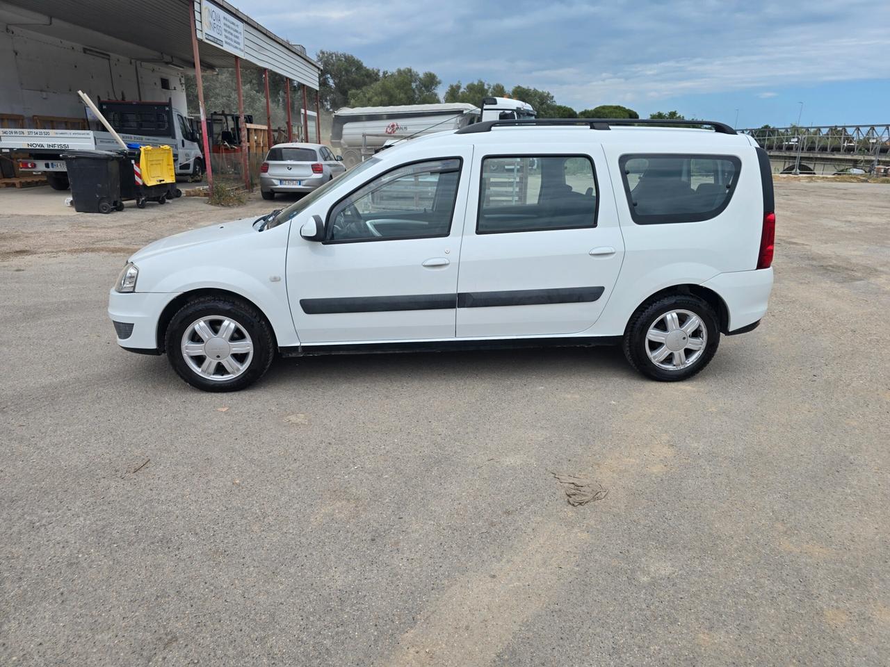 Dacia Logan MCV 1.5 dCi 90CV 7 posti Embleme