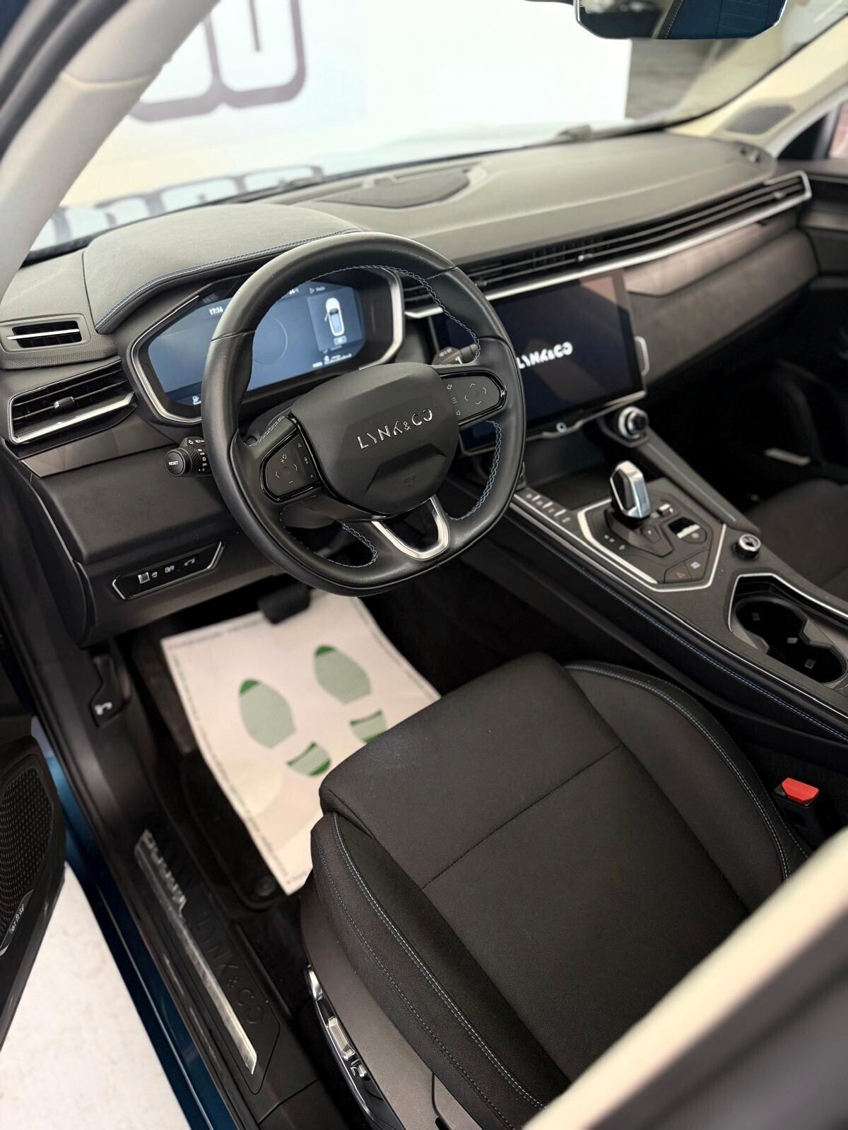 Lynk&co 01 PHEV More