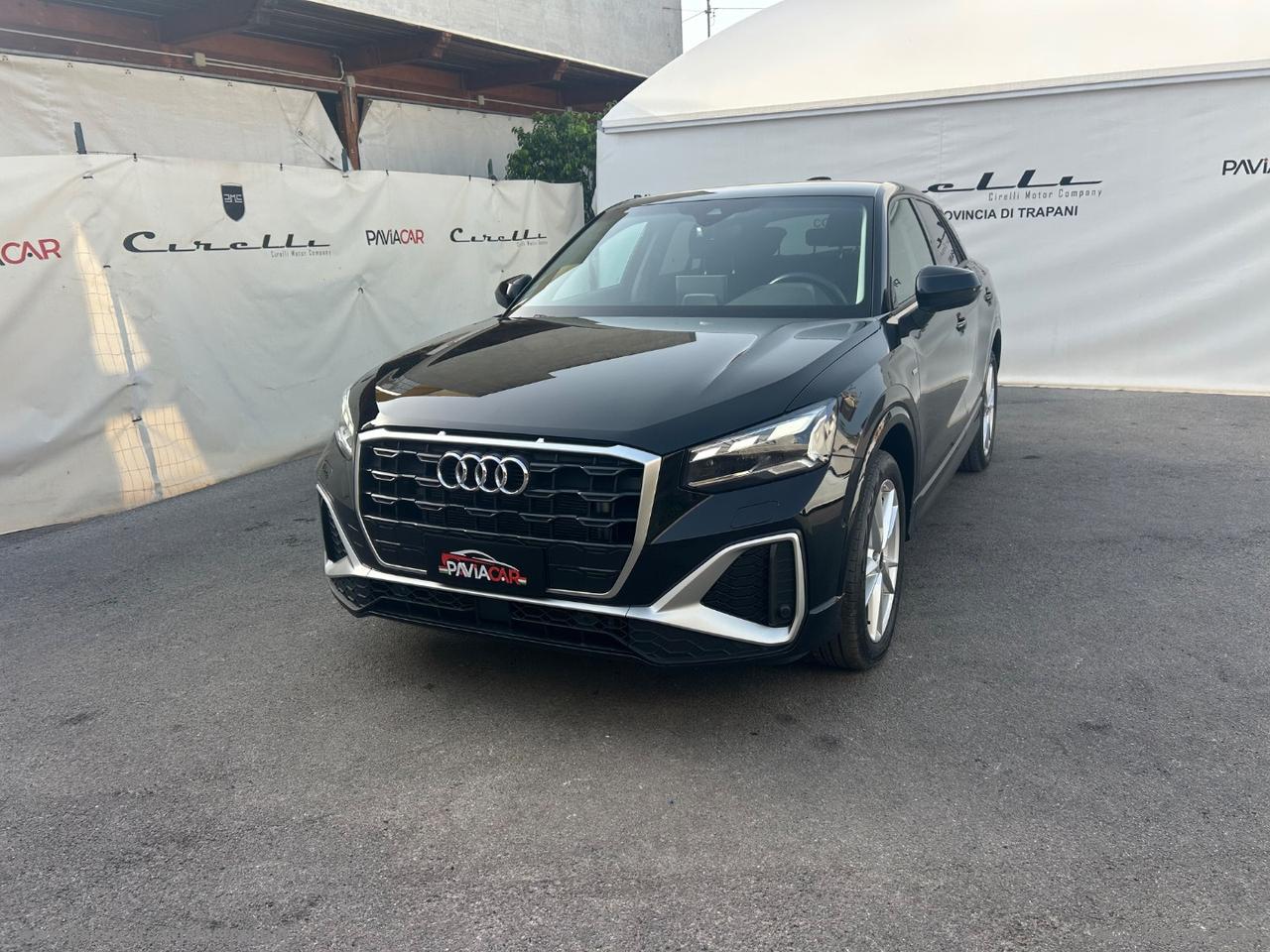 AUDI Q2 35 TFSI S tronic Identity Black