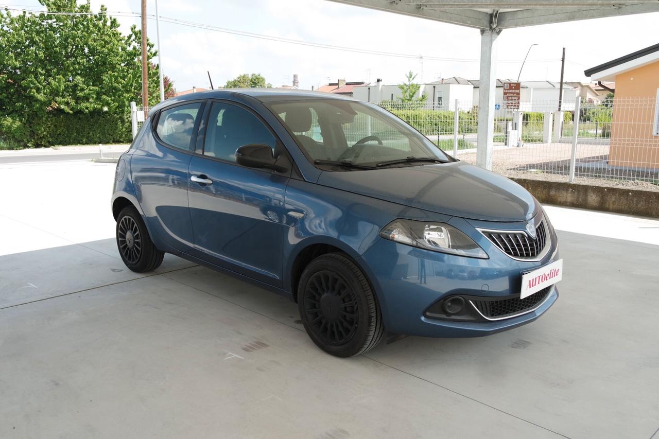 Lancia Ypsilon 1.0 FireFly 5 porte S&S Hybrid Ecochic Silver