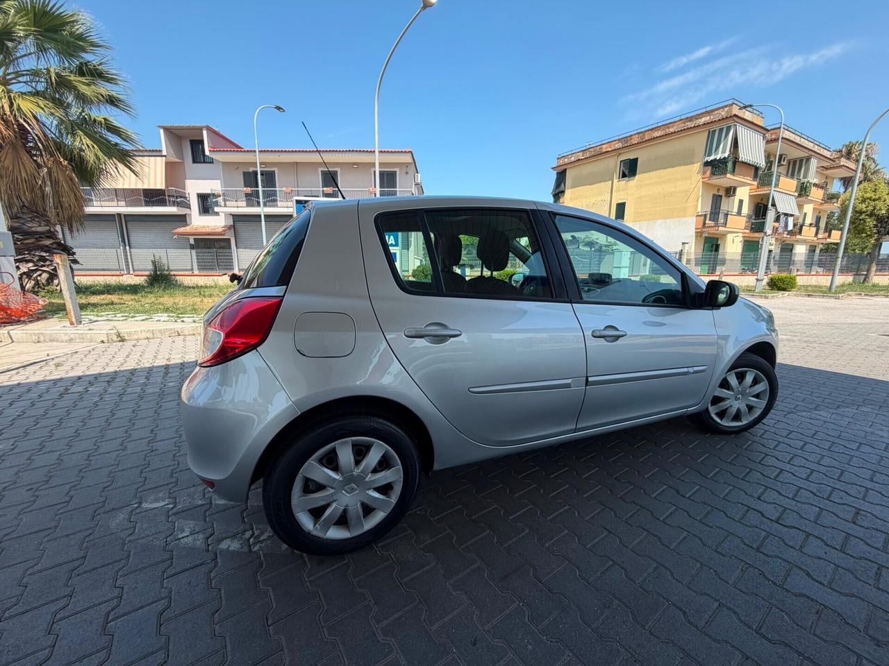 Renault Clio 1.2 16V 5 porte Dynamique