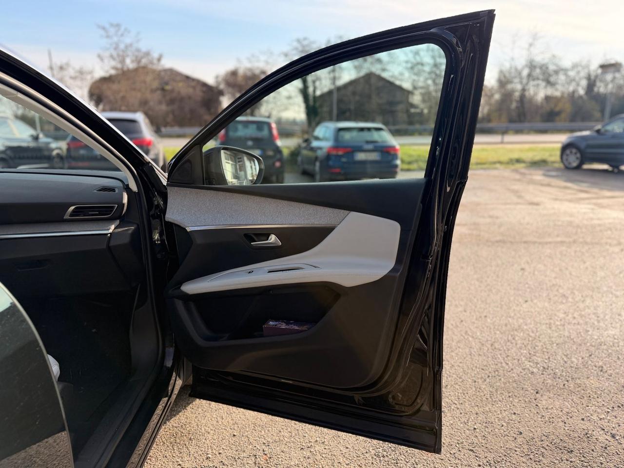 Peugeot 3008 Allure 1.5 Blue HDI 130 #8231