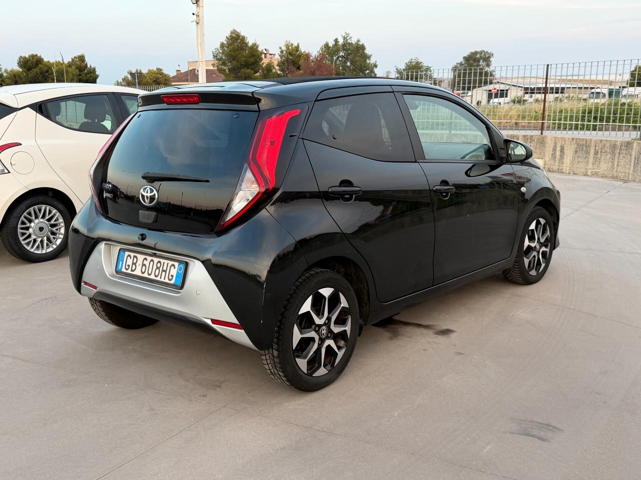 Toyota Aygo Connect 1.0 VVT-i 72 CV 5 porte x-wave MMT