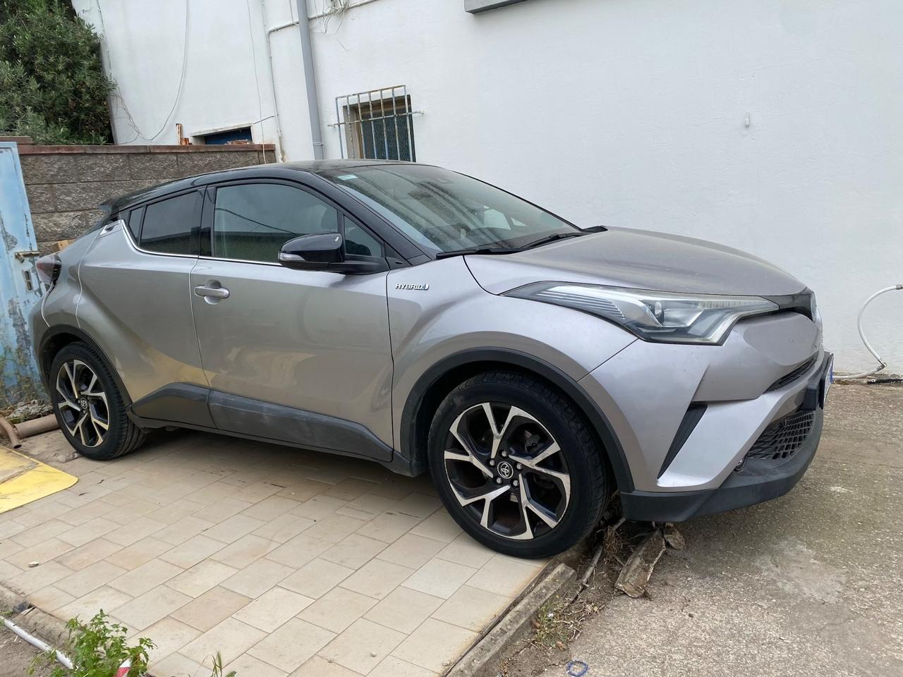 Toyota C-HR 1.8 Hybrid E-CVT SINISTRATA