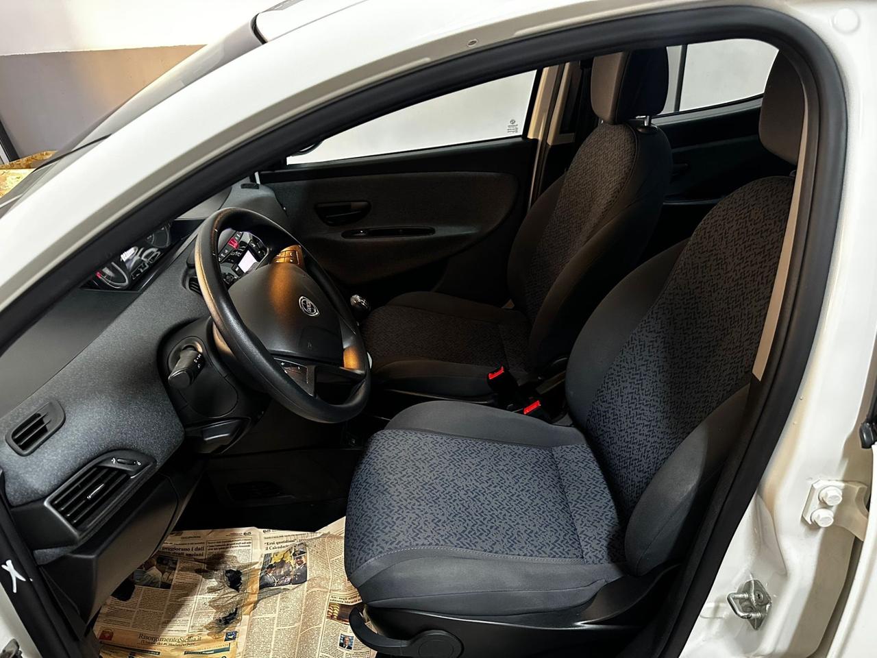 Lancia Ypsilon 1.0 FireFly 5 porte S&S Hybrid Ecochic A. Ferretti