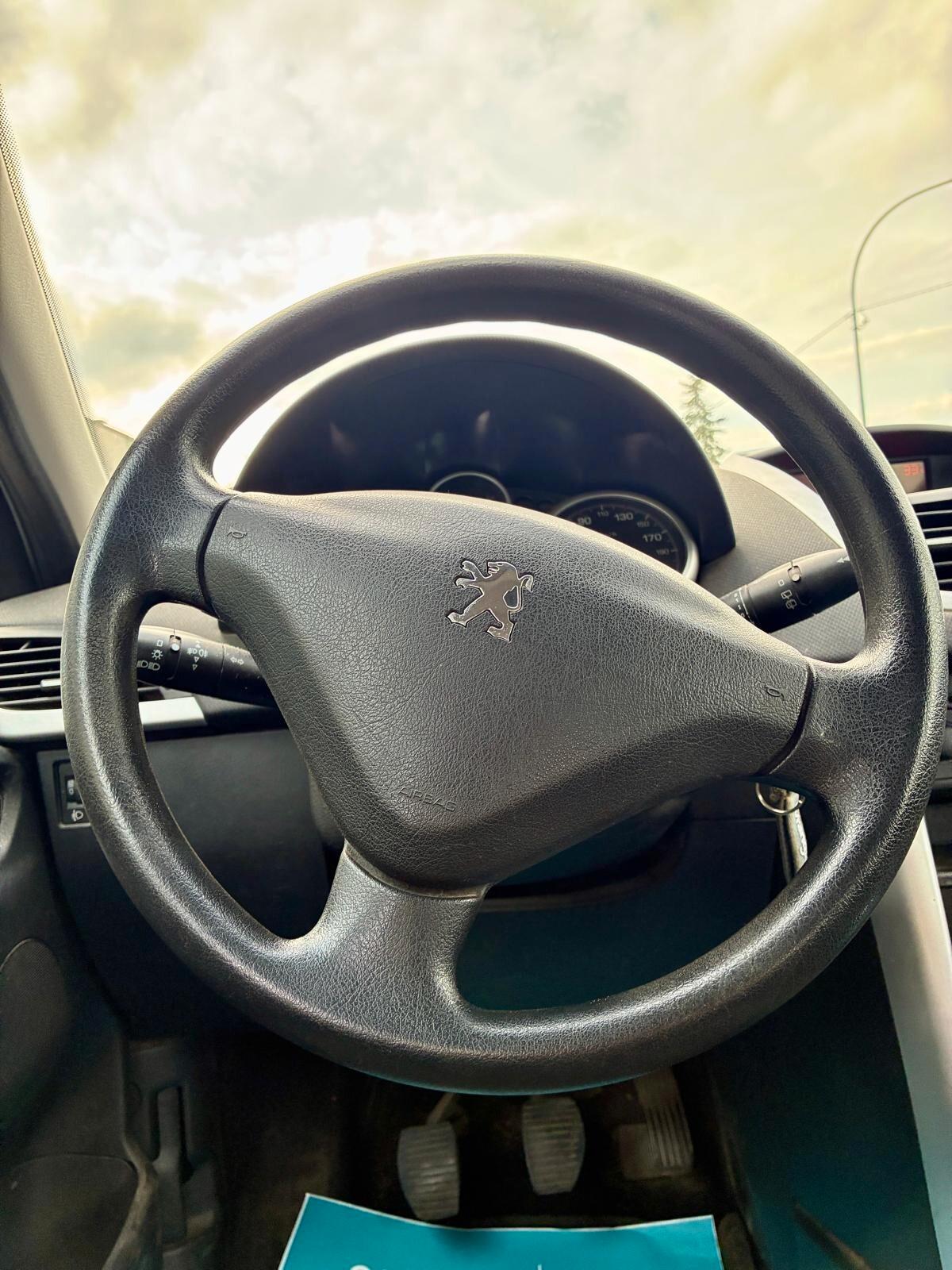 Peugeot 207 Plus 1.4 8V 75CV 5p. ECO GPL - ok neopatentato