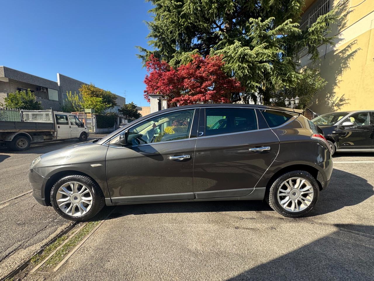 Lancia Delta 1.9 MJT Twinturbo DPF Oro