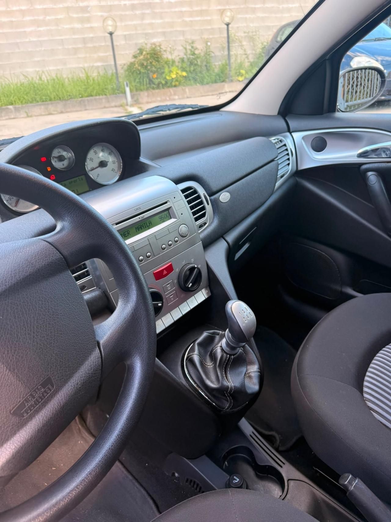 Lancia Ypsilon 1.2 Argento (Su appuntamento)