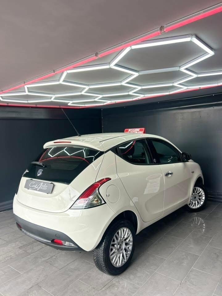 Lancia Ypsilon 0.9 TwinAir 85cv Ecochic Gold 2014