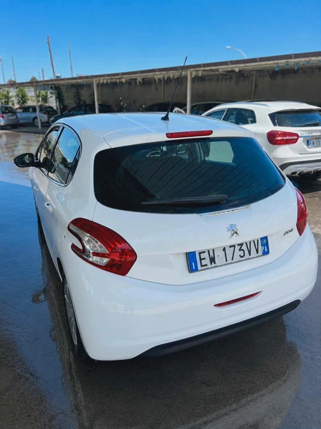 Peugeot 208 1.2 Benzina Allure – PARI AL NUOVO