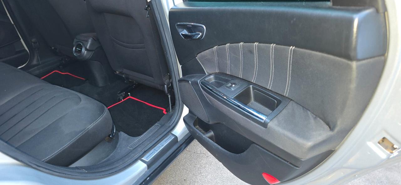 Lancia Delta 1.6 MJT DPF Silver