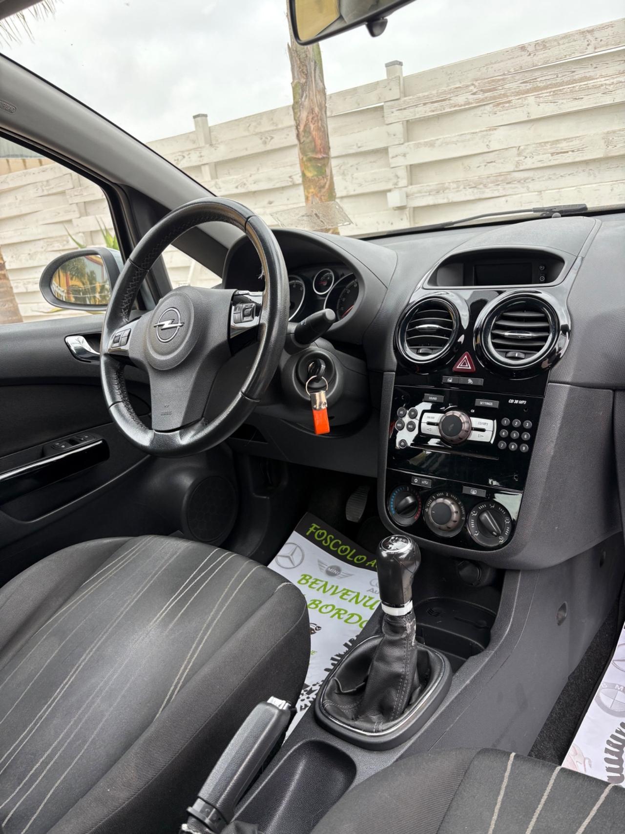 Opel Corsa 1.2 benzina 3 porte