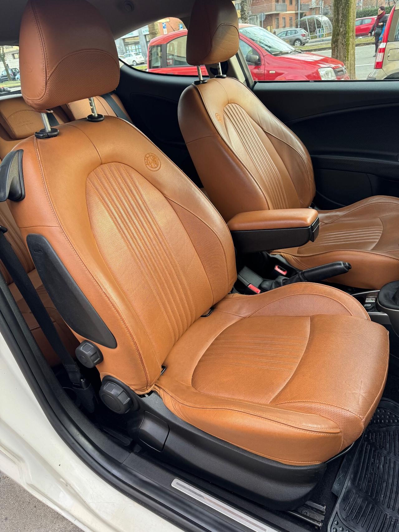 Alfa Romeo MiTo 1.4 78 CV Distinctive pelle Frau