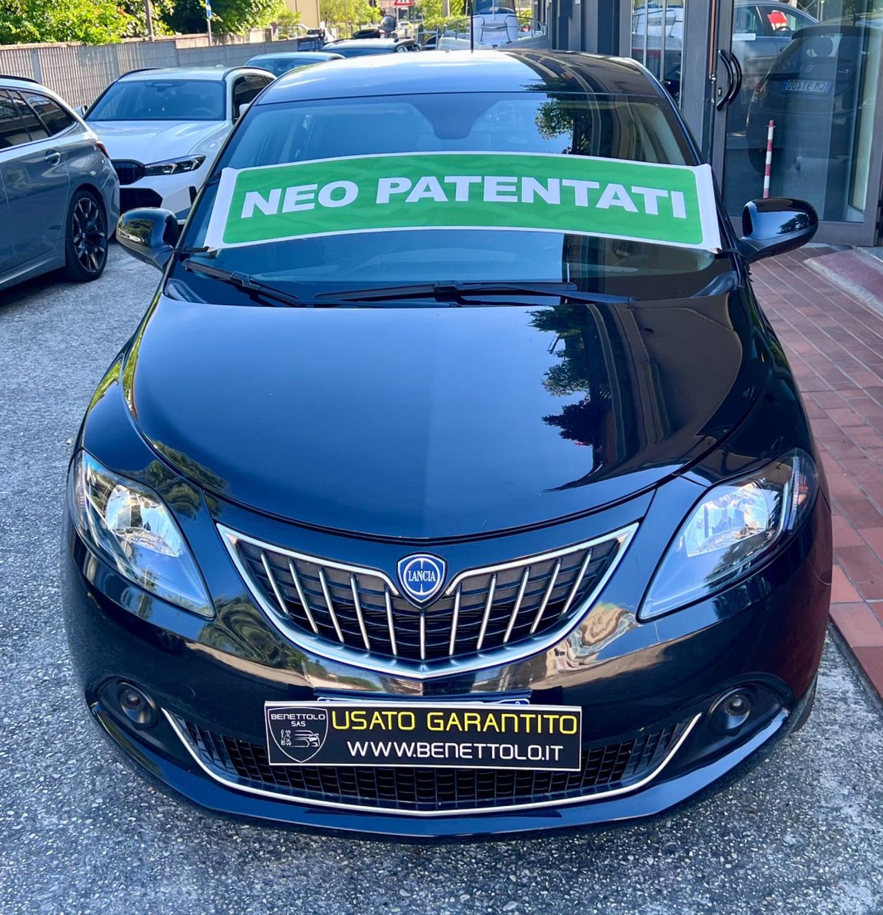 Lancia Ypsilon 1.0 FireFly 5 porte S&S Hybrid Ecochic Silver