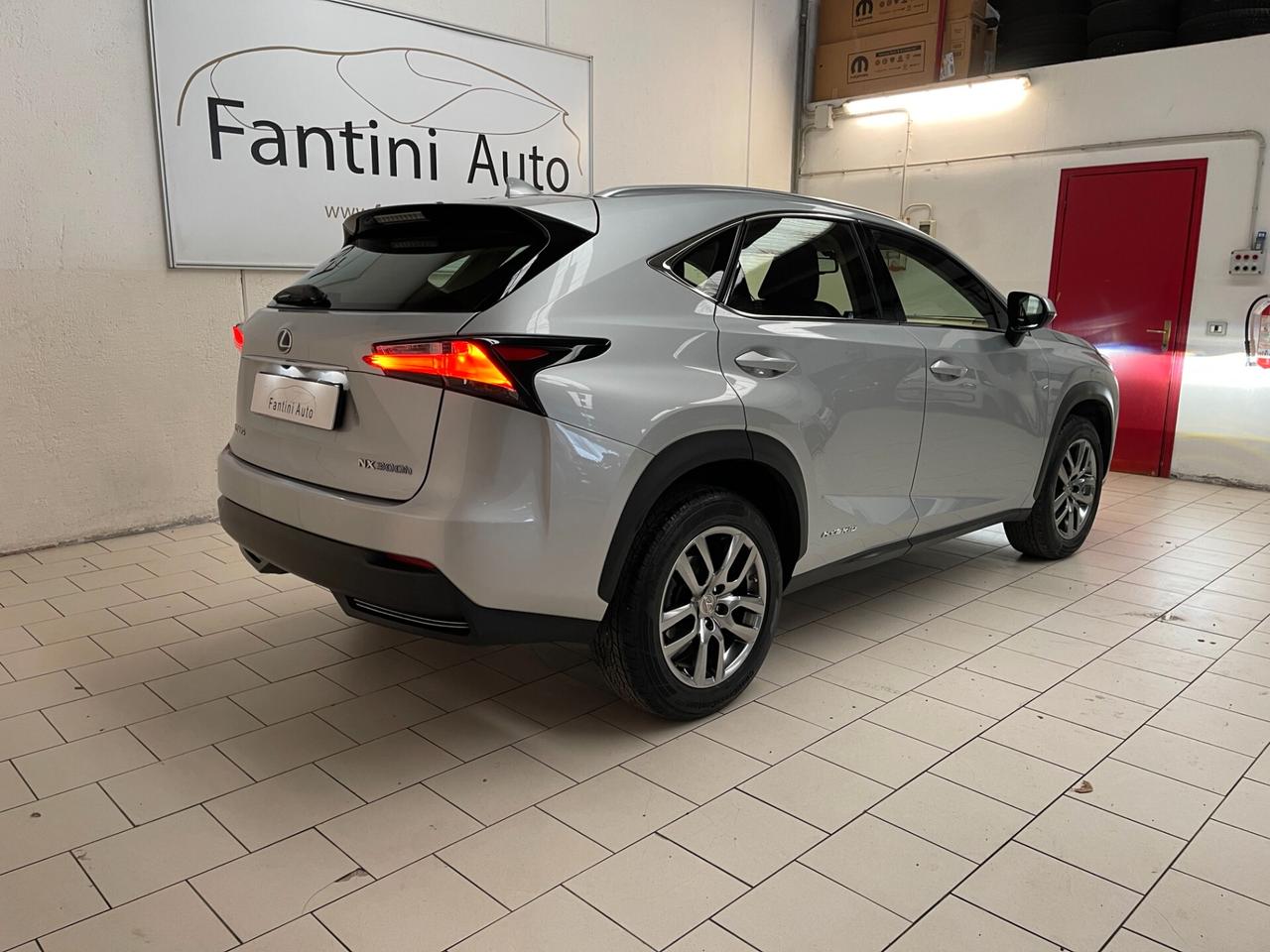 Lexus NX 300h 2.5 Executive 4wd cvt-LEGGI SOTTO