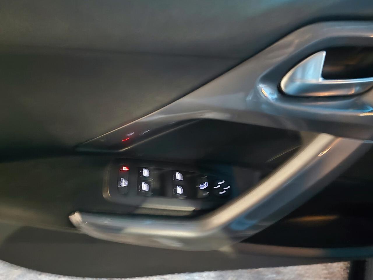 Peugeot 2008 BlueHDi 100 S&S Black Matt