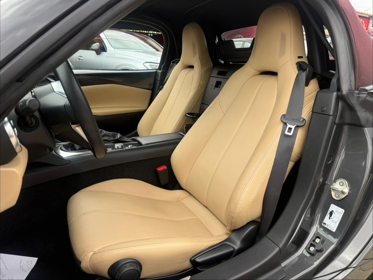 MX-5 1.5 SAKURA | CAPOTE BORDEAUX | PELLE BEIGE | BOSE | FULL LED | 17” | PRONTA CONSEGNA