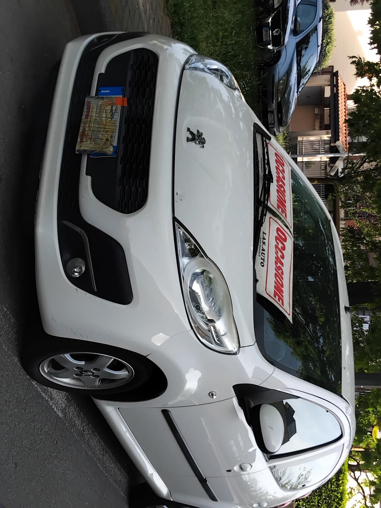 Peugeot 107 1.0 68CV 5p. Active CAMBIO AUTOMATICO X NEO PATENTATI A 2.999 EU