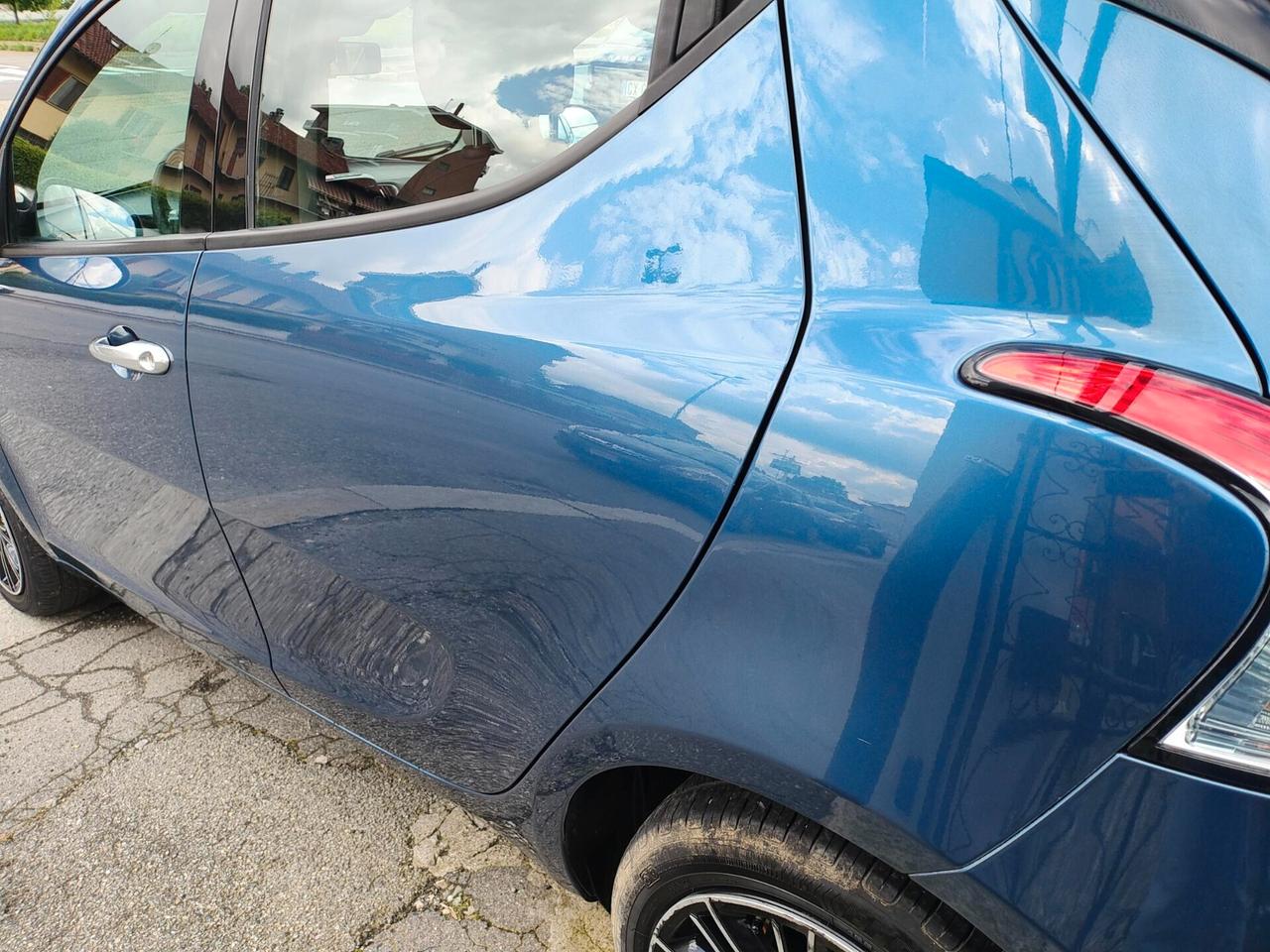 LANCIA YPSILON 1.0 HYBRID -2023