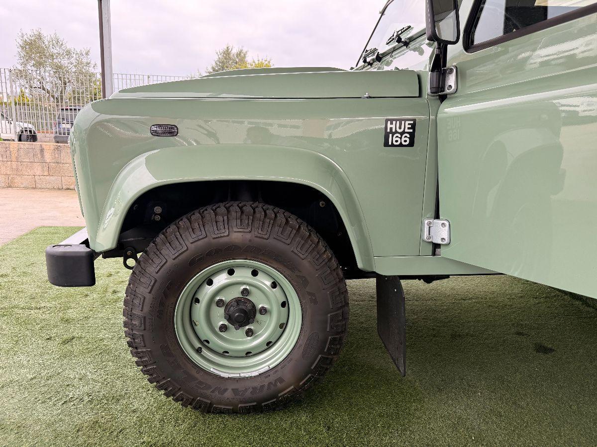 LAND ROVER - Defender 90 2.2 td SW