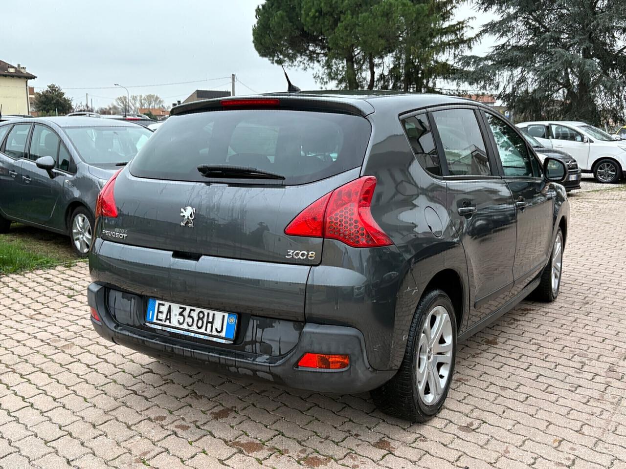 Peugeot 3008 1.6 HDi 110CV cambio robotizzato Business