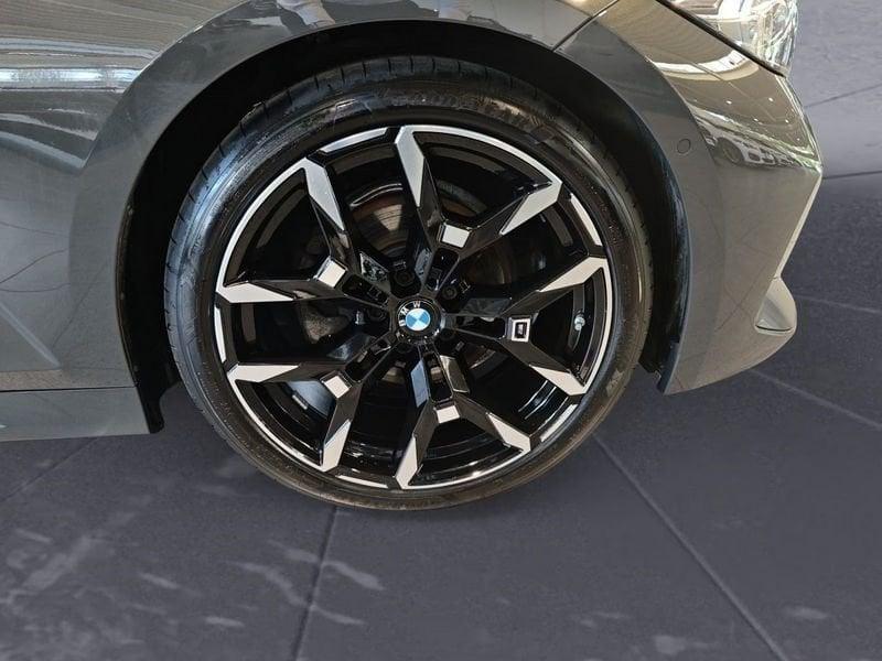 BMW Serie 3 320d 48V MSport Touring auto 19" Camera Active Cruise Control LED
