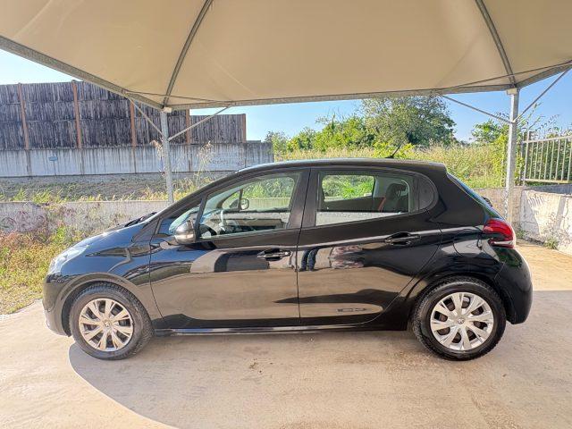 PEUGEOT 208 1.2 82cv 5 porte POCHI CHILOMETRI OK NEOPATENTATI