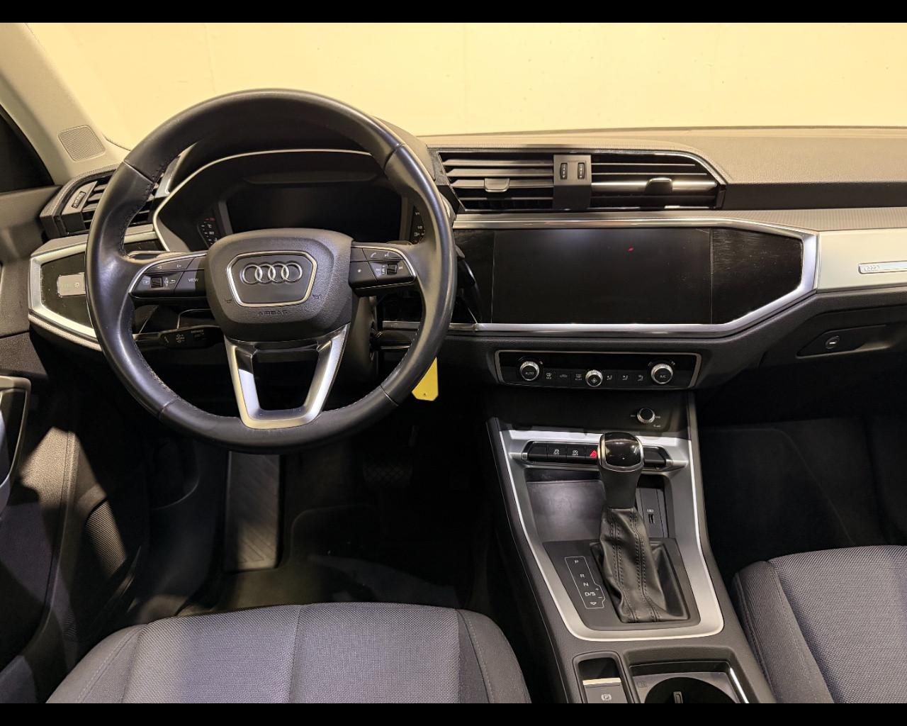 AUDI Q3 35 TFSI S-TRONIC BUSINESS