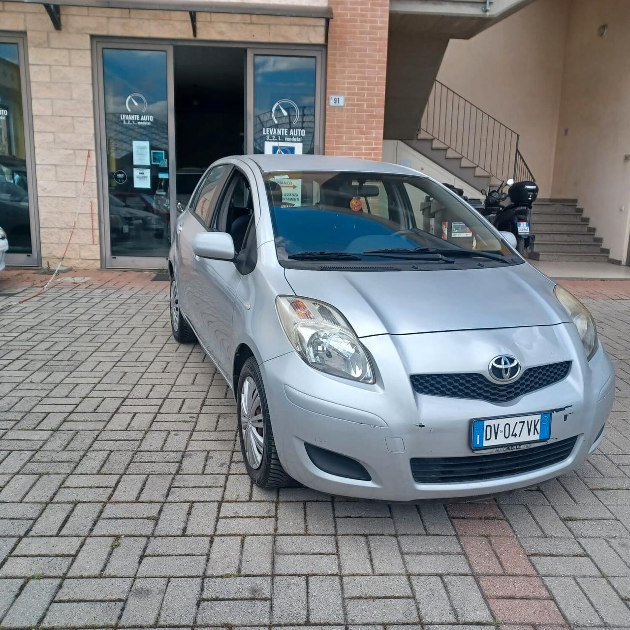 NEOPATENTATI YARIS 1.0 5 PORTE BEN CONSERVATA