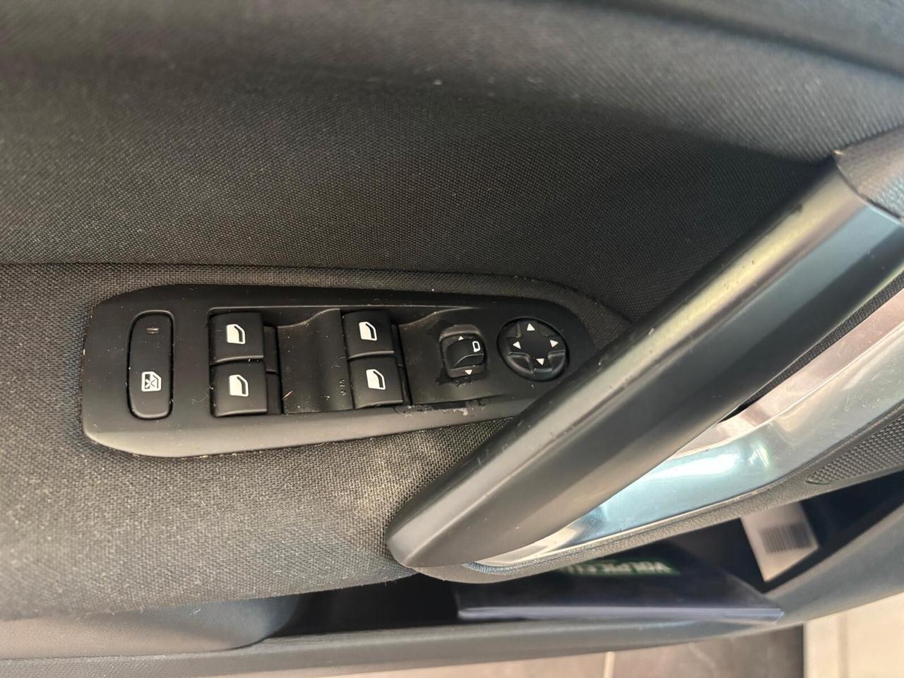 PEUGEOT 3008 ANNO 2016 DS 1.6 ADATTA NEOPATENTATI KM 140 MILA