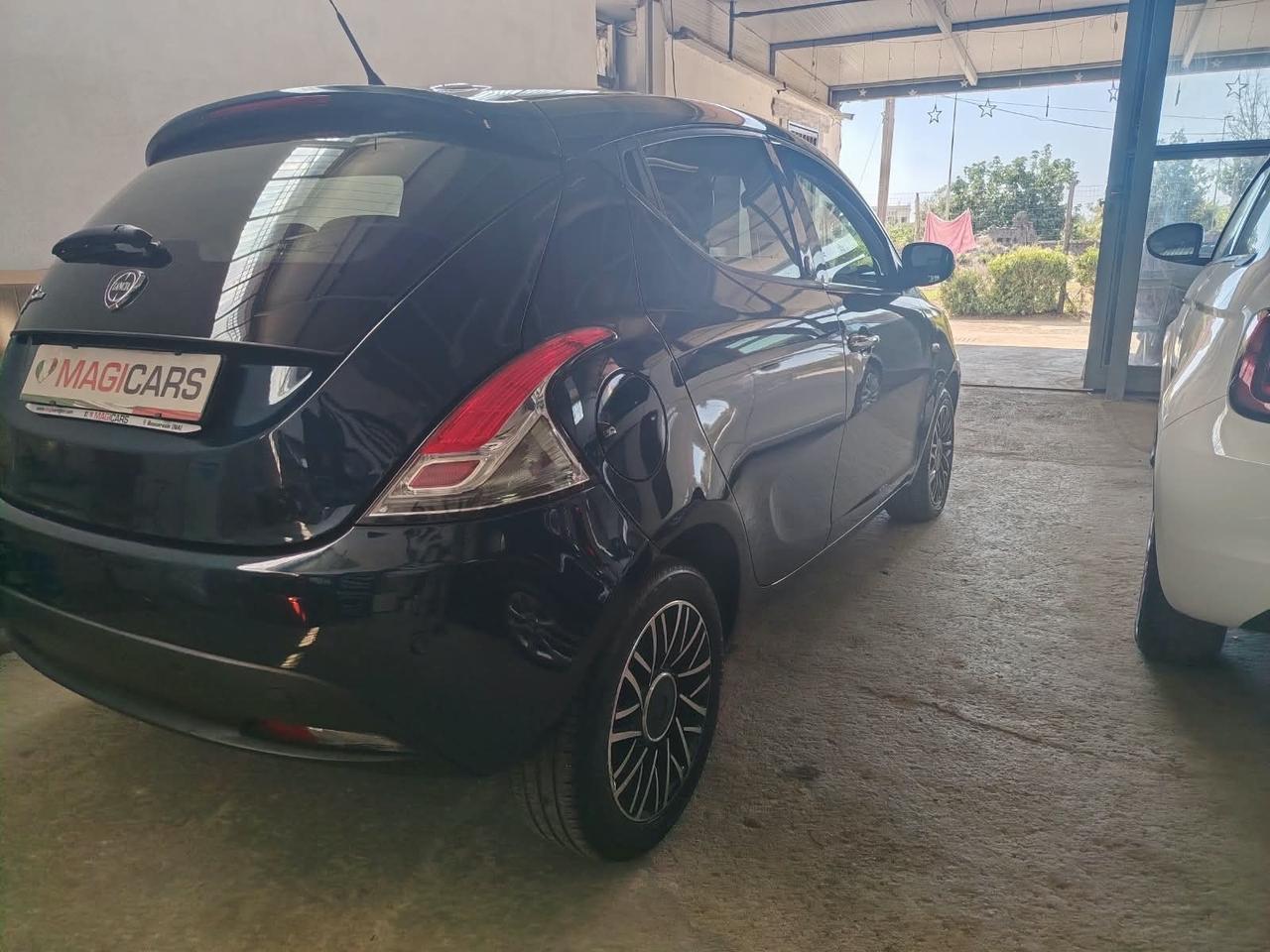 Lancia Ypsilon 1.3 MJT 16V 95 CV 5 porte S&S 30th Anniversary