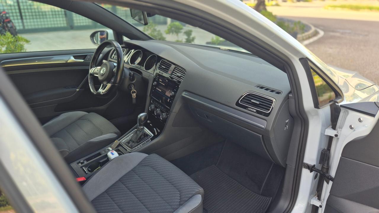 Volkswagen Golf 1.6 TDI 110 CV DSG 5p R-LINE