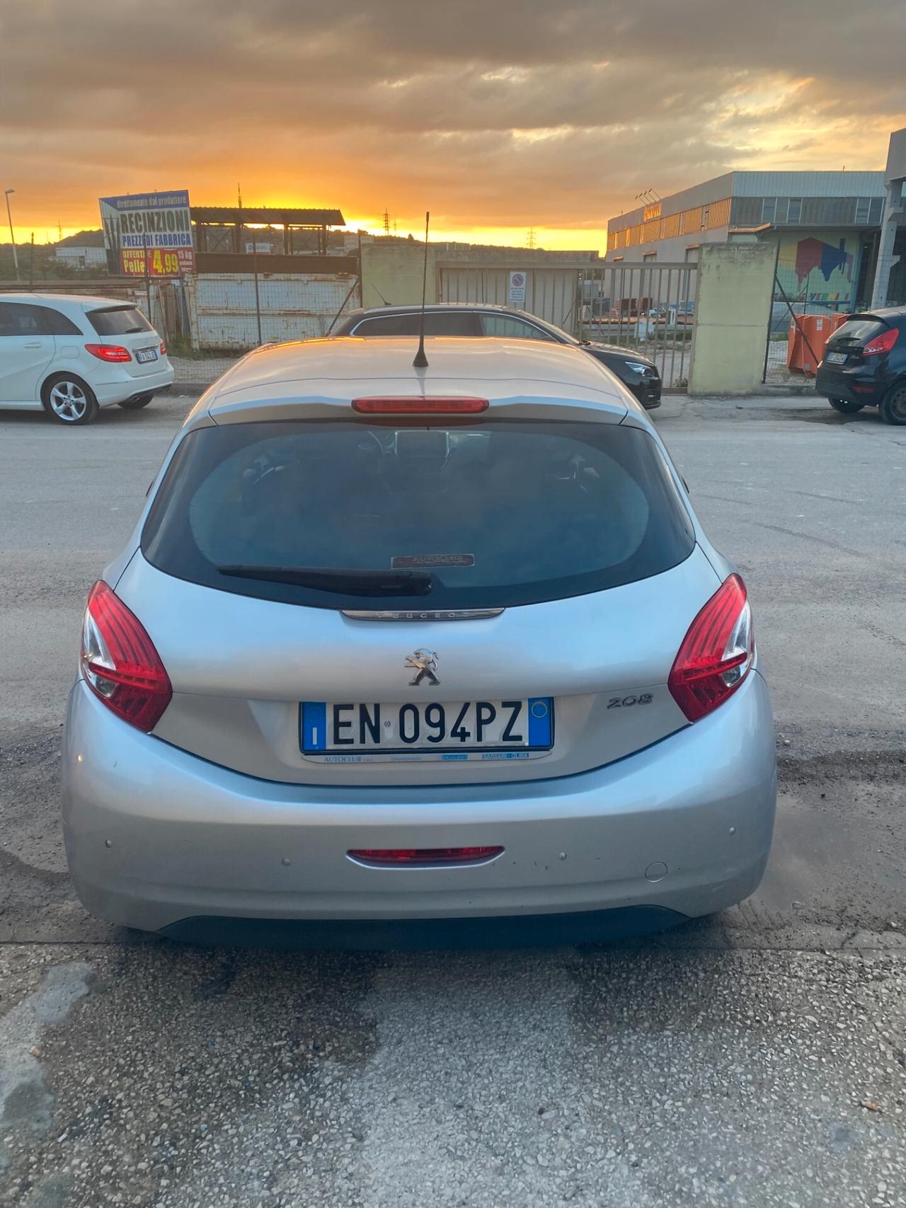 Peugeot 208 1.2 BENZINA NEOPATENTATI 110 MILA KM