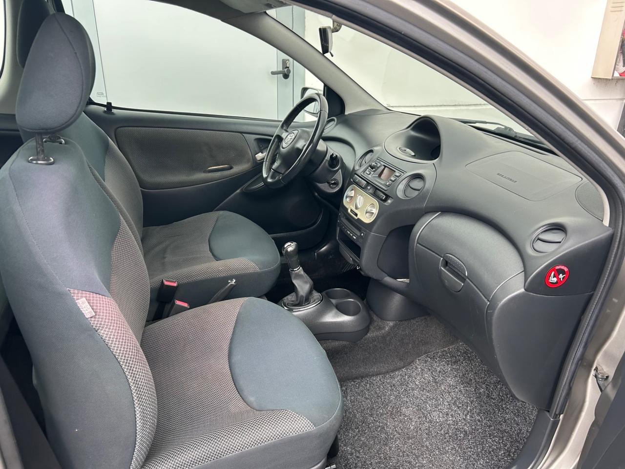 Toyota Yaris 1.0i 16V cat 3 porte Sol