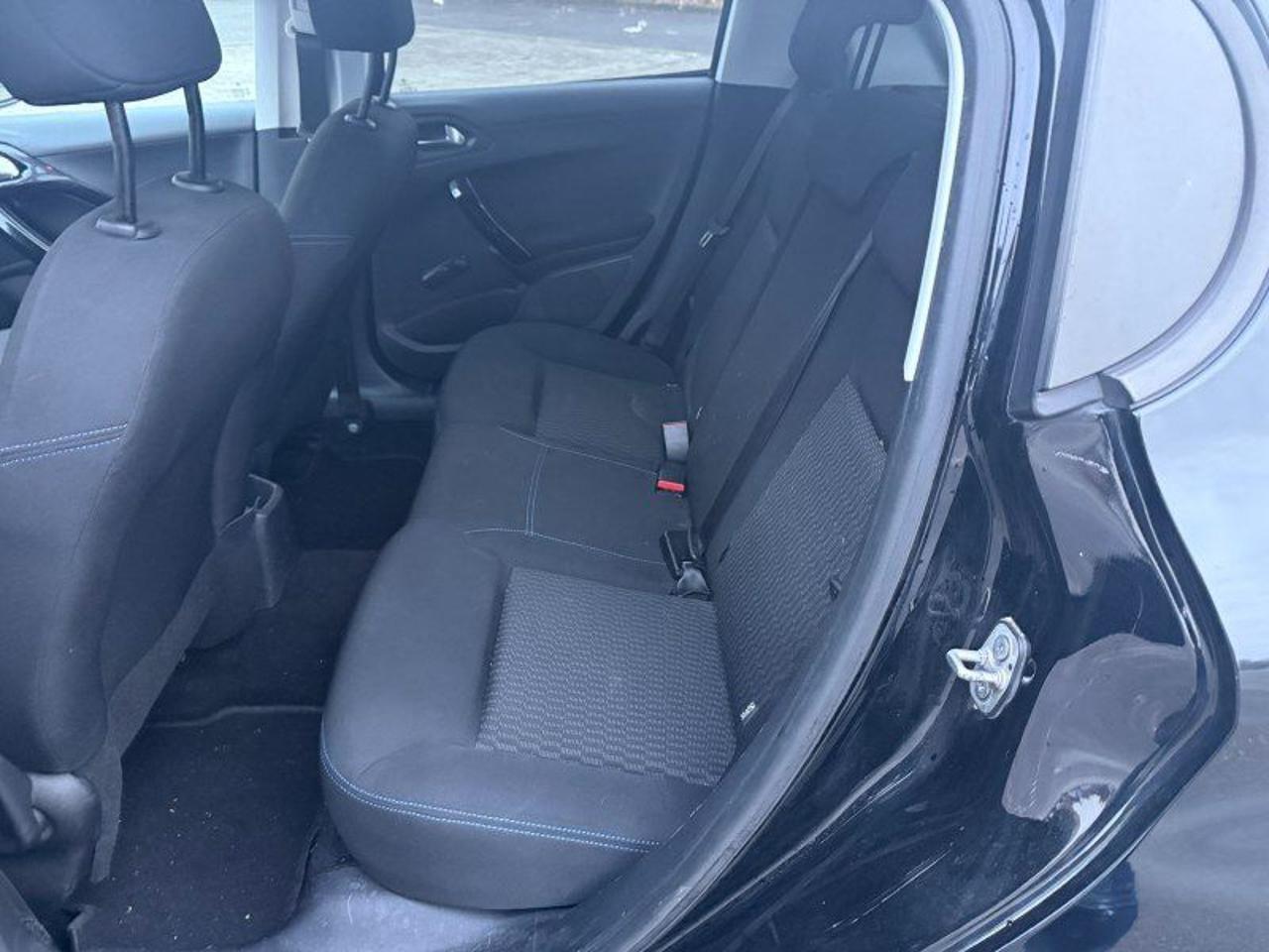 Peugeot 208 BlueHDi 100 S&S 5 porte Signature