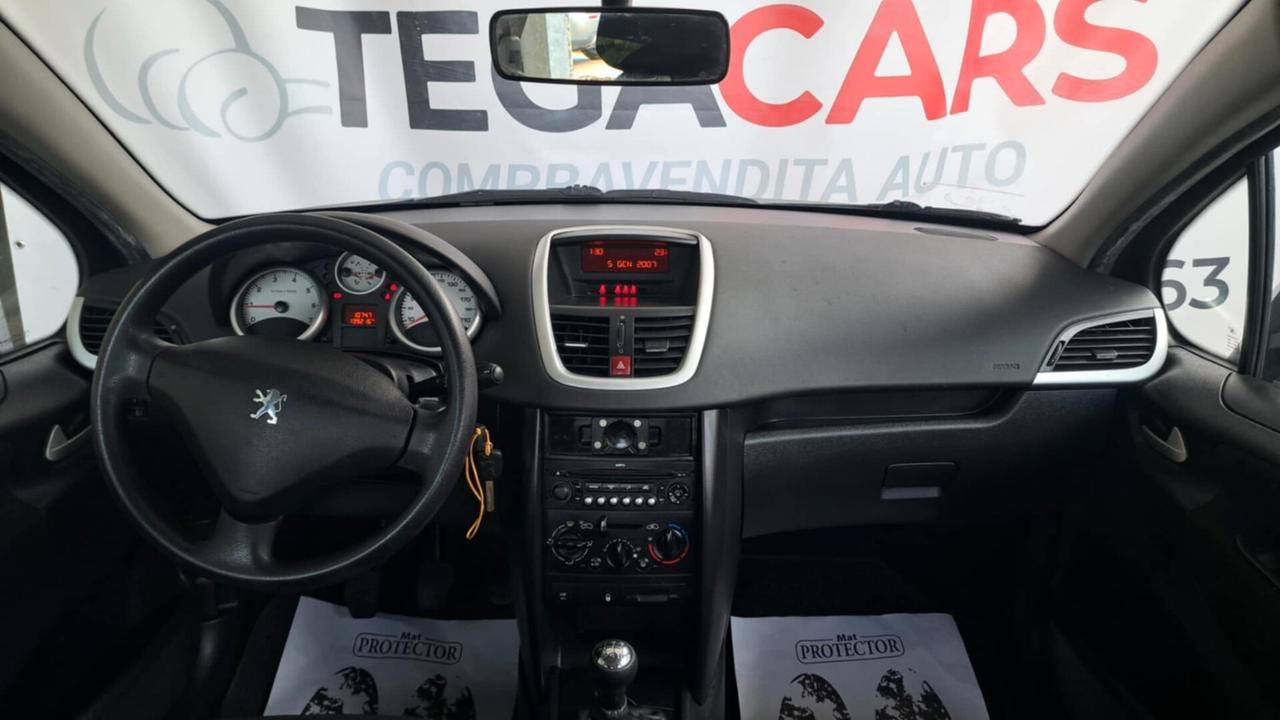 Peugeot 207 1.4 8V 75CV 5p. ONE Line