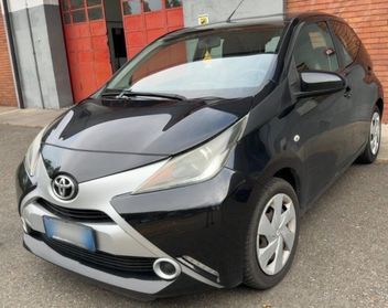 Toyota Aygo 1.0 VVT-i 69 CV 5 porte x-cool MMT