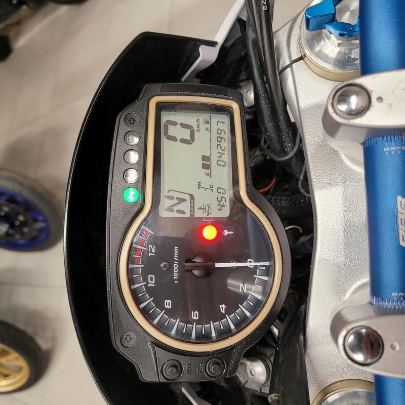 Suzuki GSR 750 - 2011