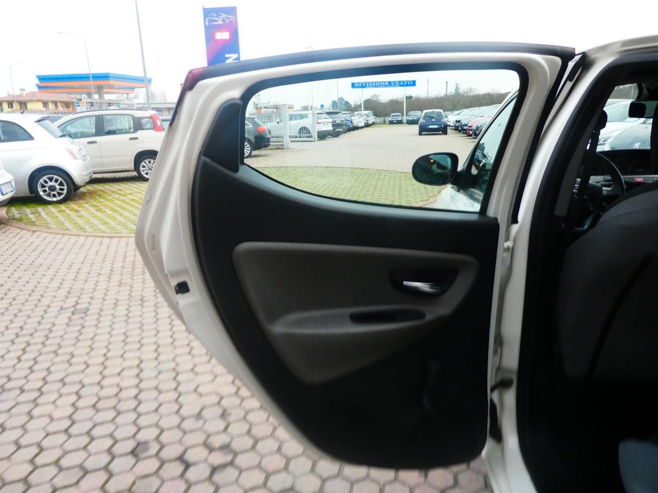Lancia Ypsilon 1.3 MJT 16V 95 CV 5 porte OK NEOPATENTATI