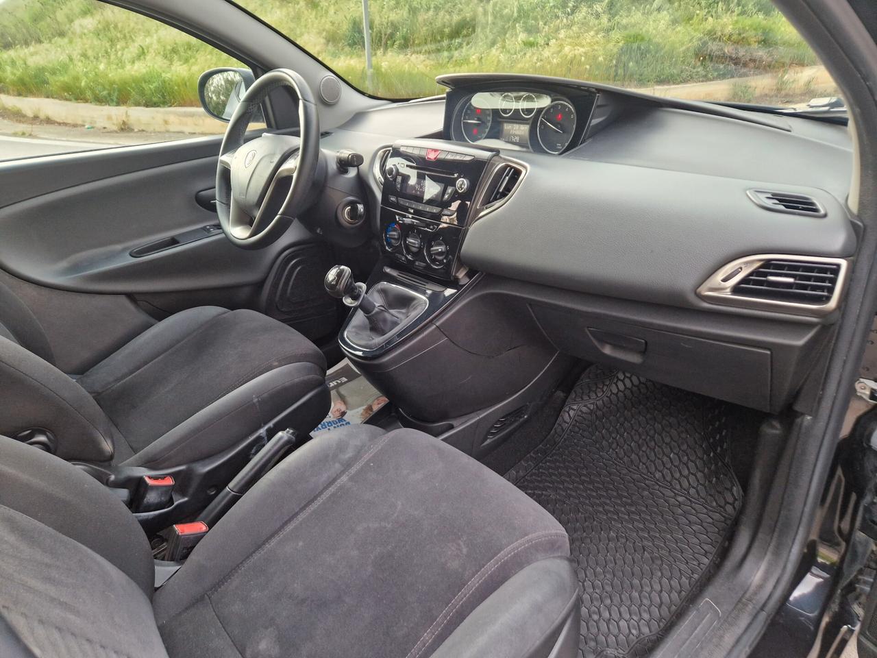 Lancia Ypsilon 0.9 TwinAir 85 CV 5 porte Metano Ecochic Gold