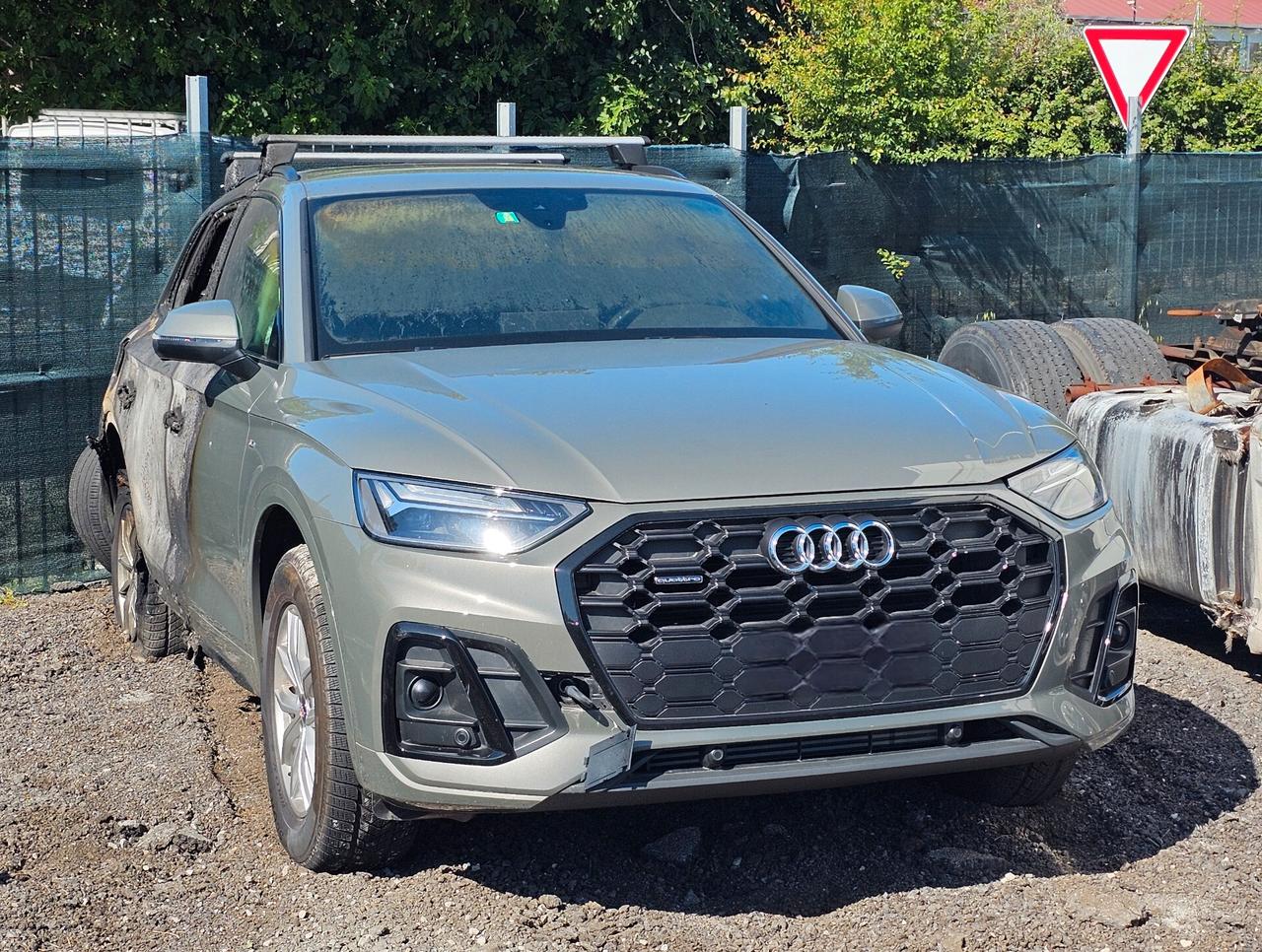 INCENDIATA Audi Q5 40 TFSI quattro S tronic S line
